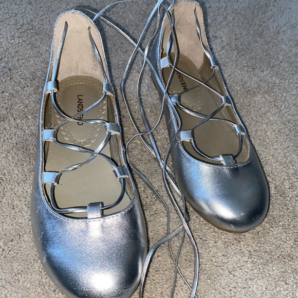 Lands' End Other - Lands' End kids Girls Size 2 Metallic‎ Silver Ballet Flats lace up